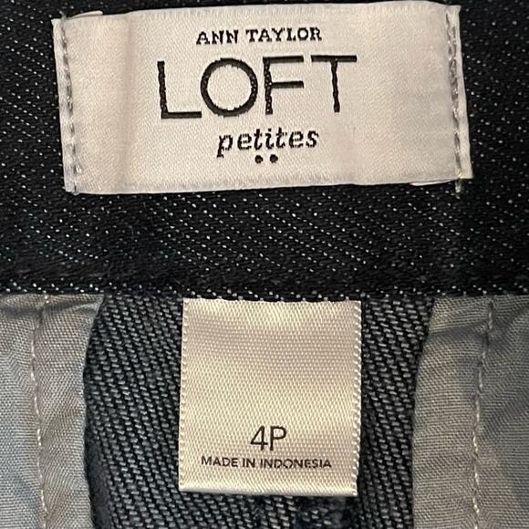 LOFT Blue Denim Cotton Blend Dark Wash Boho Cottage Jean Skirt NWOT Size 4P - Picture 7 of 10